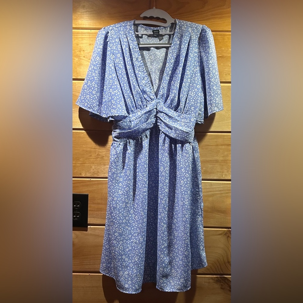 Womens V-neck Light Blue Floral Dress L